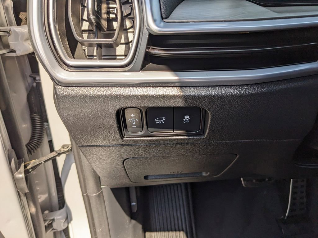 Certified 2025 Kia Sorento SX image 30