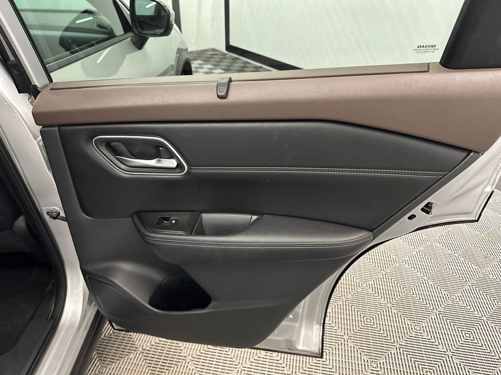 Used 2021 Nissan Rogue SL AWD/4WD image 18