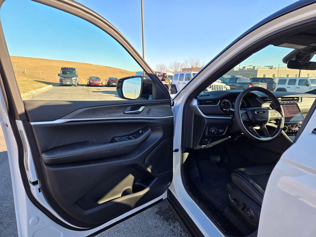 New 2025 Jeep Grand Cherokee Limited image 9