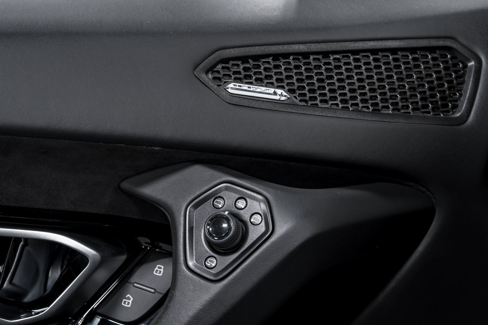 Used 2021 Lamborghini Huracan EVO RWD image 10