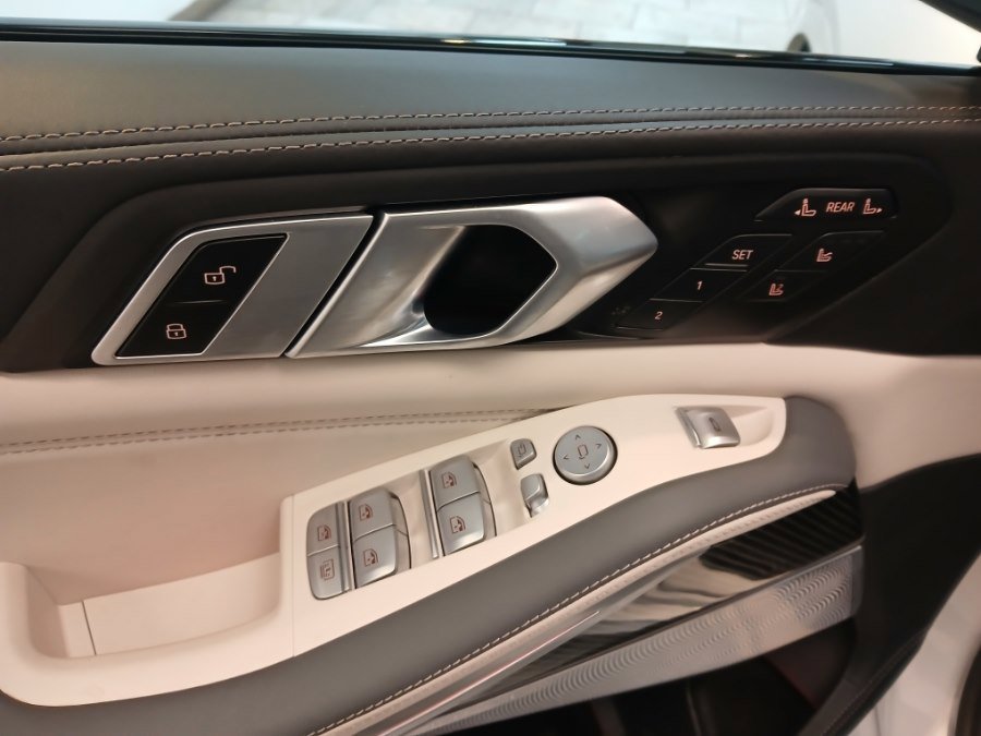 Used 2024 BMW X7 M60i w/ Executive Package image 29