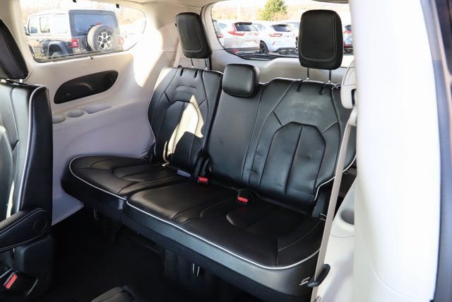 Used 2024 Chrysler Pacifica Limited image 20