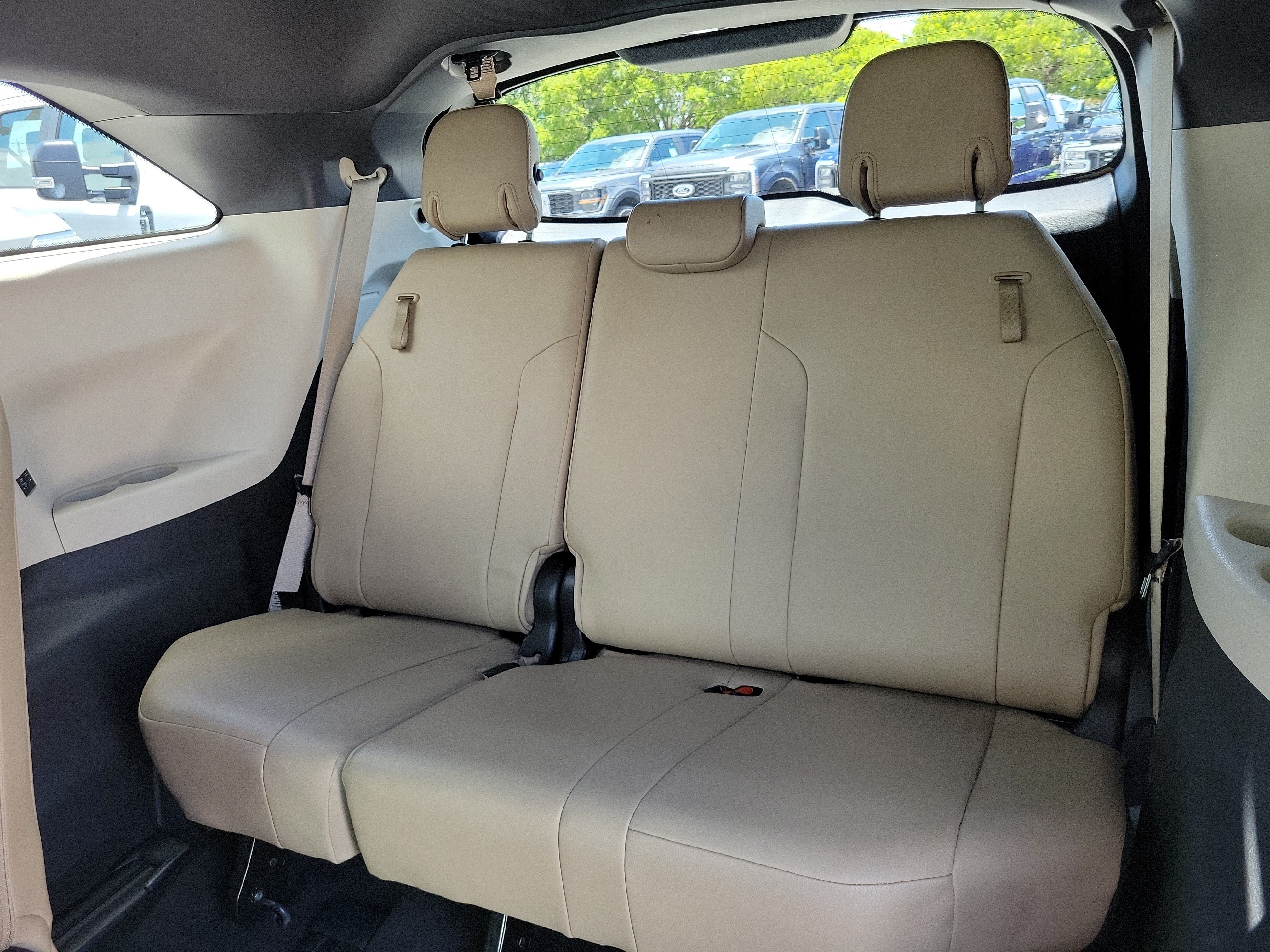 Used 2021 Toyota Sienna XLE FWD image 16