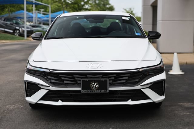 Certified 2025 Hyundai Elantra SEL FWD image 14