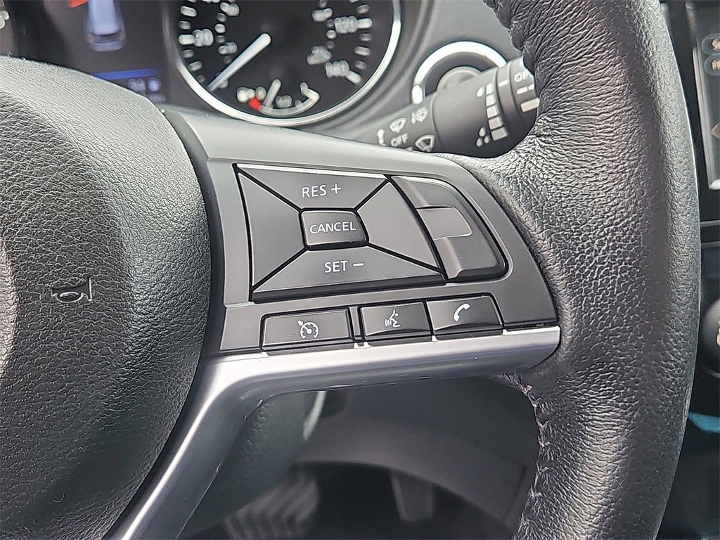 Used 2018 Nissan Rogue SV image 26