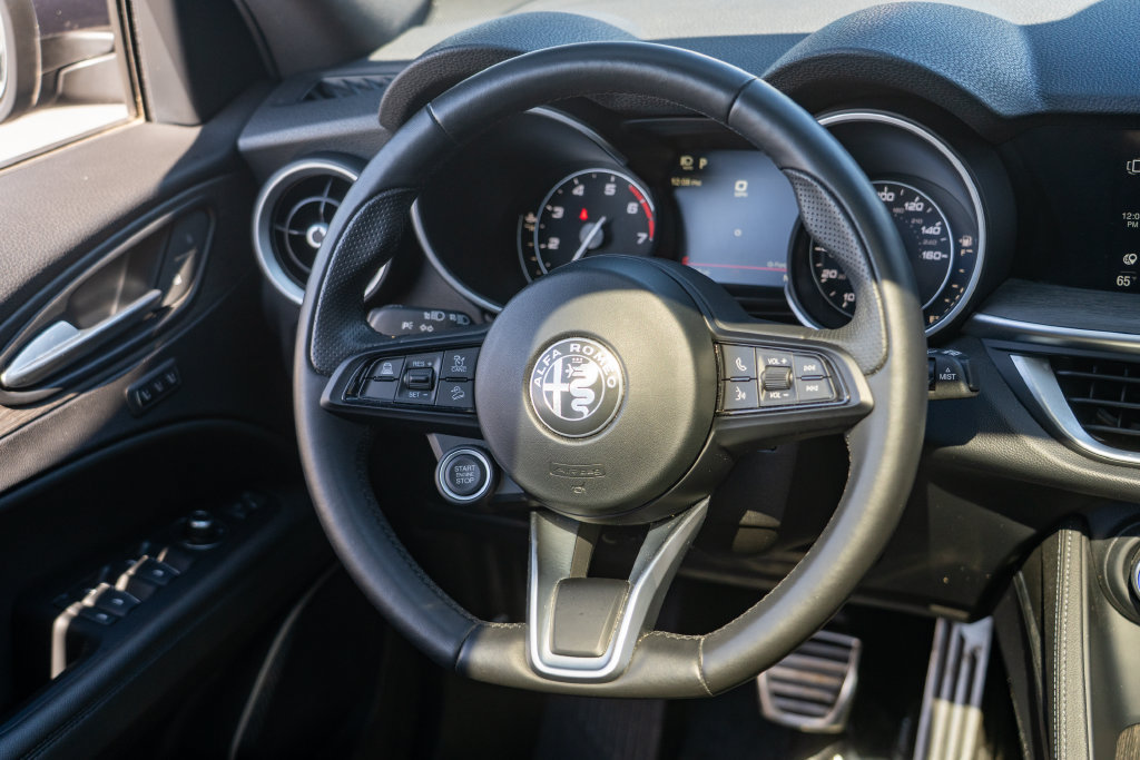 Used 2023 Alfa Romeo Stelvio Ti AWD/4WD image 23