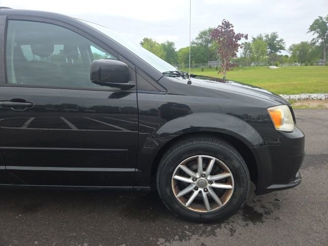 Used 2014 Dodge Grand Caravan SXT FWD image 4