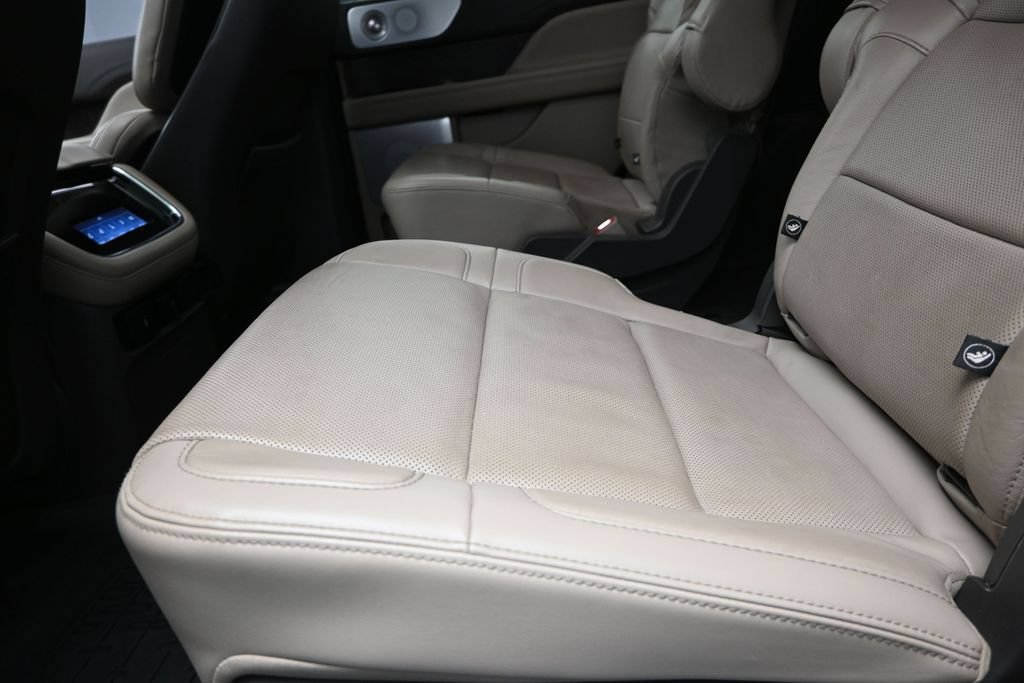 Used 2023 Lincoln Navigator Reserve AWD/4WD image 16