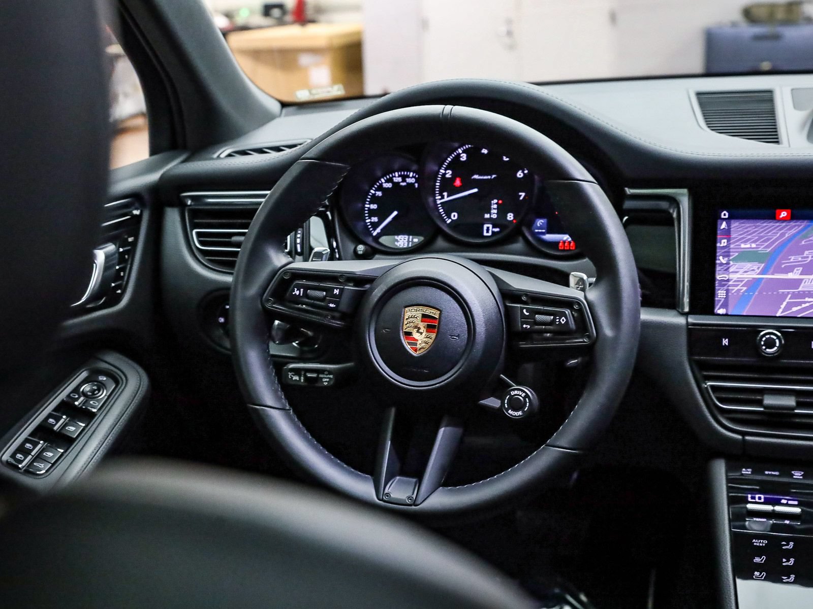 Certified 2025 Porsche Macan Turbo AWD/4WD image 17