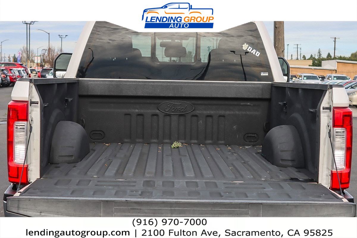 Used 2017 Ford F250 Lariat w/ Chrome Package image 24