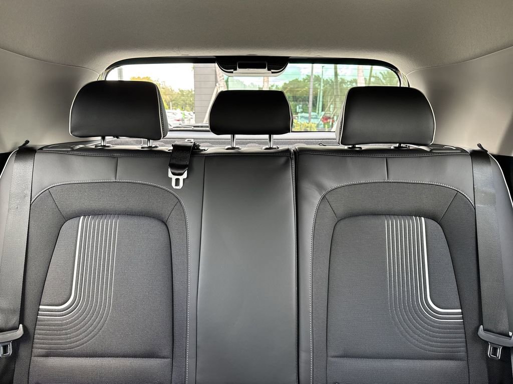 Used 2024 Hyundai Venue Limited image 19