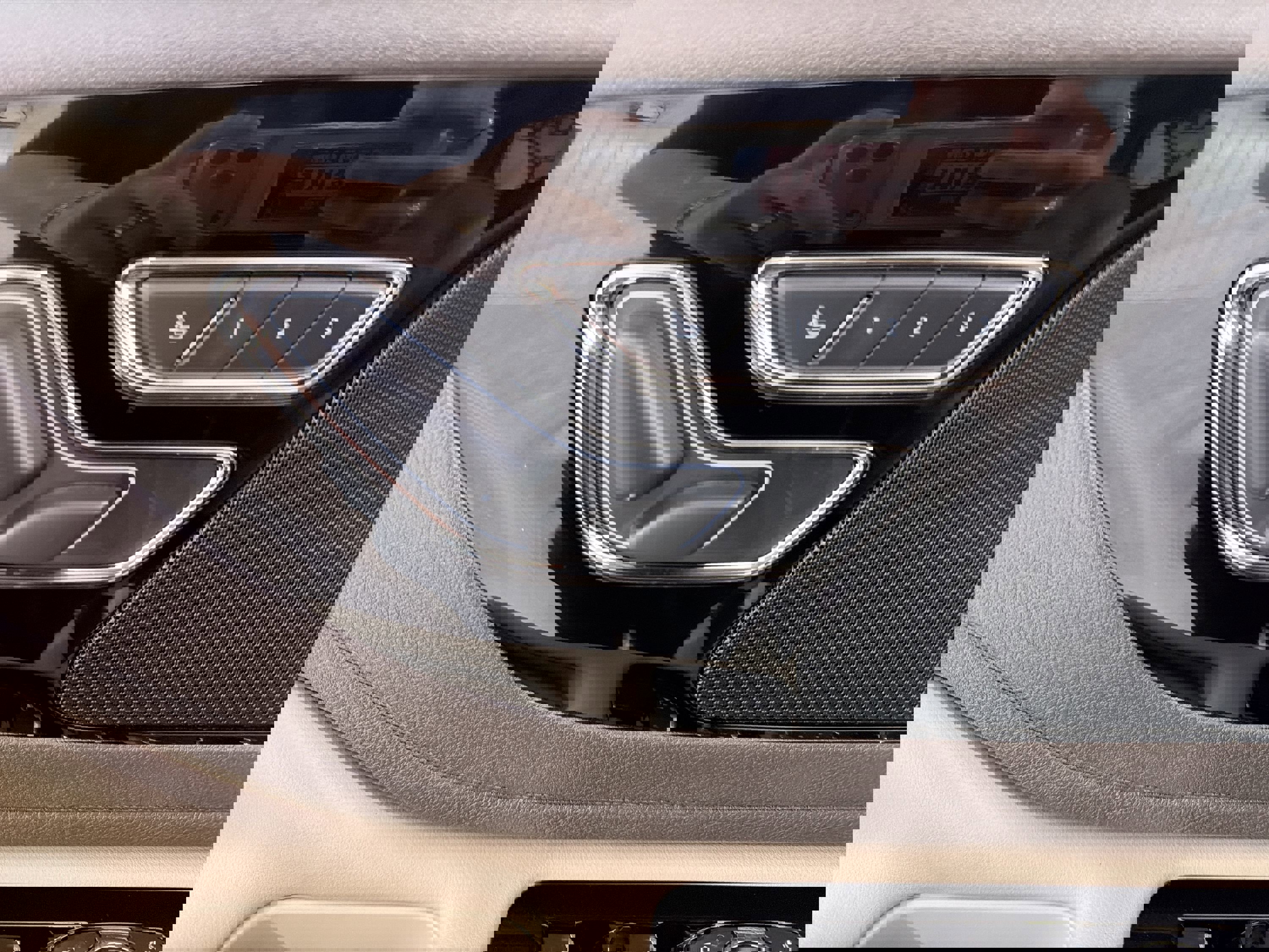 Used 2022 Lincoln Aviator Reserve w/ Equipment Group 201A image 11