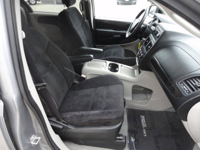 Used 2015 Dodge Grand Caravan SXT image 19