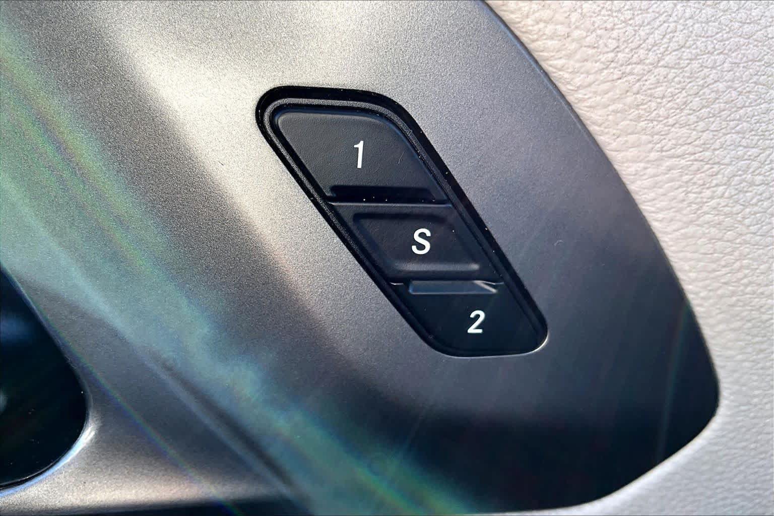 Used 2024 Chrysler Pacifica Touring-L FWD image 32