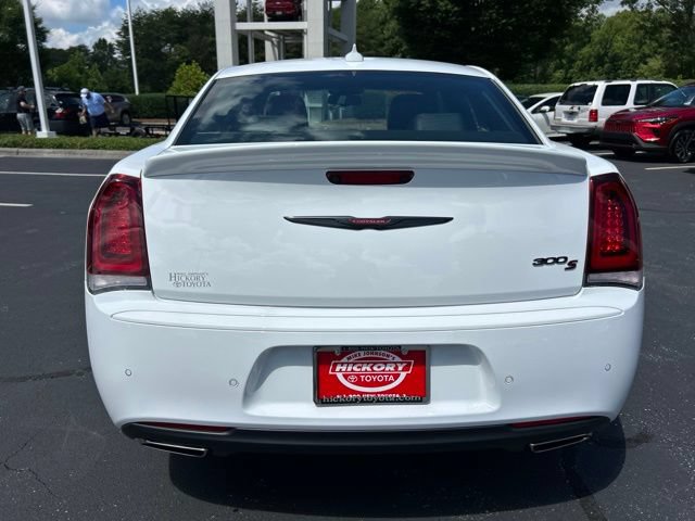 Used 2022 Chrysler 300 S w/ Comfort Group RWD image 8