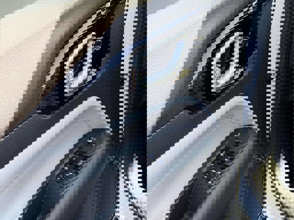 Used 2022 Jeep Compass Limited image 17