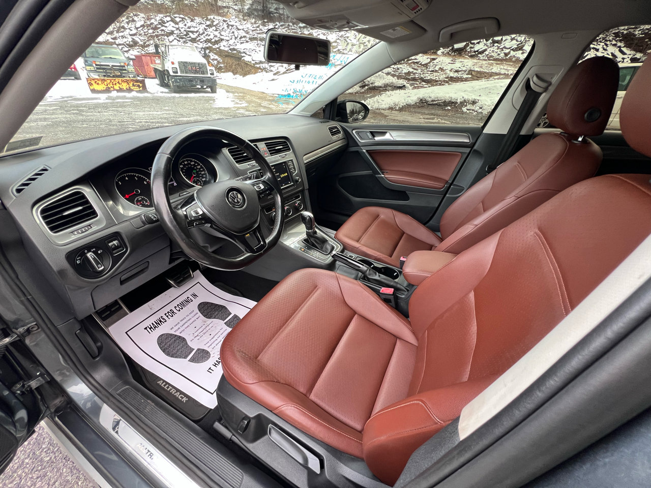 Used 2017 Volkswagen Golf Alltrack S image 9