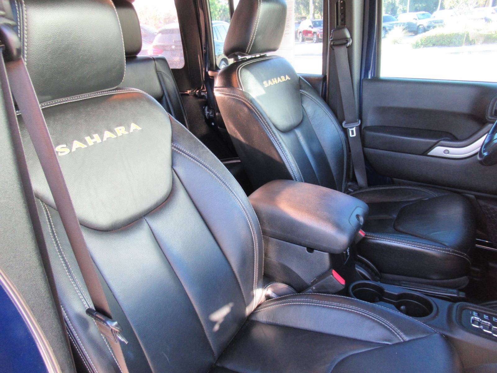 Used 2013 Jeep Wrangler Unlimited Sahara w/ Connectivity Group AWD/4WD image 9