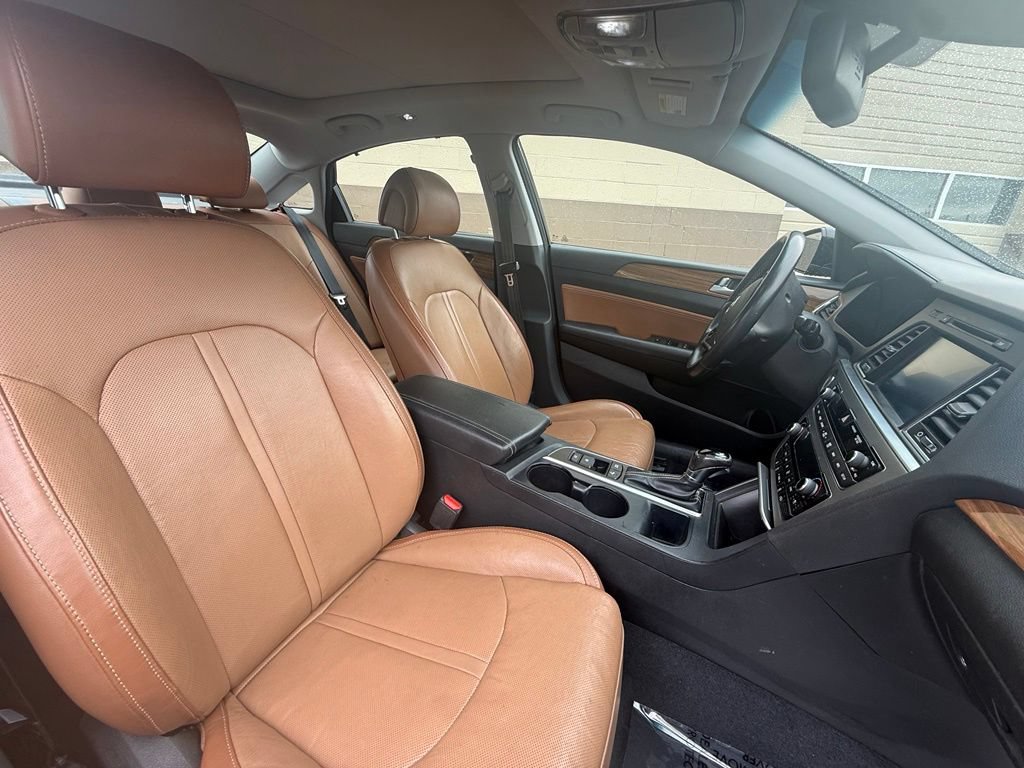 Used 2015 Hyundai Sonata Limited w/ Option Group 06 FWD image 14