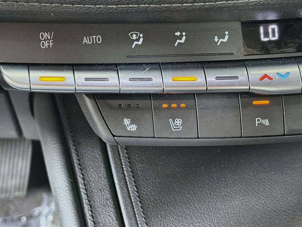 Used 2019 Cadillac XT4 Premium Luxury FWD image 37