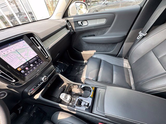 Certified 2025 Volvo XC40 B5 Plus AWD/4WD image 22