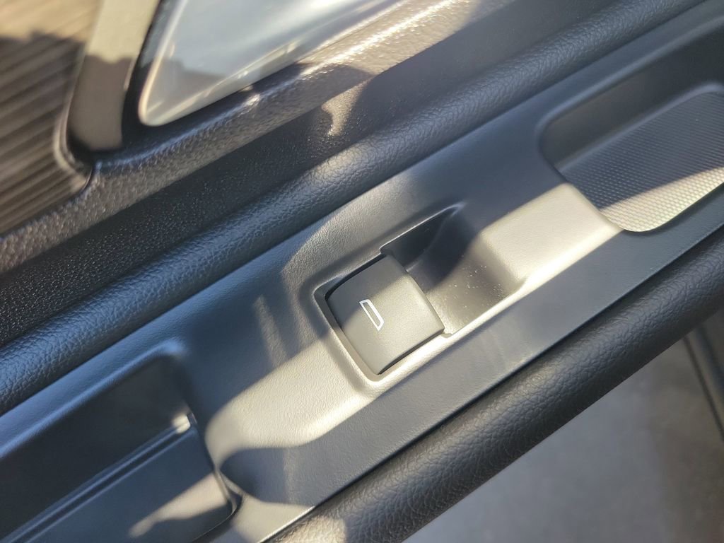 Used 2023 GMC Terrain SLE w/ Elevation Edition image 15