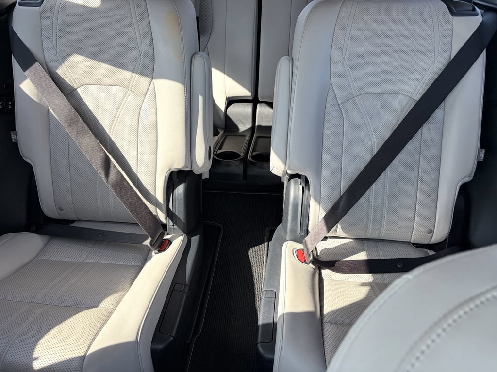 Used 2022 Lexus RX 350L Luxury w/ Accessory Package (Z1) FWD image 11