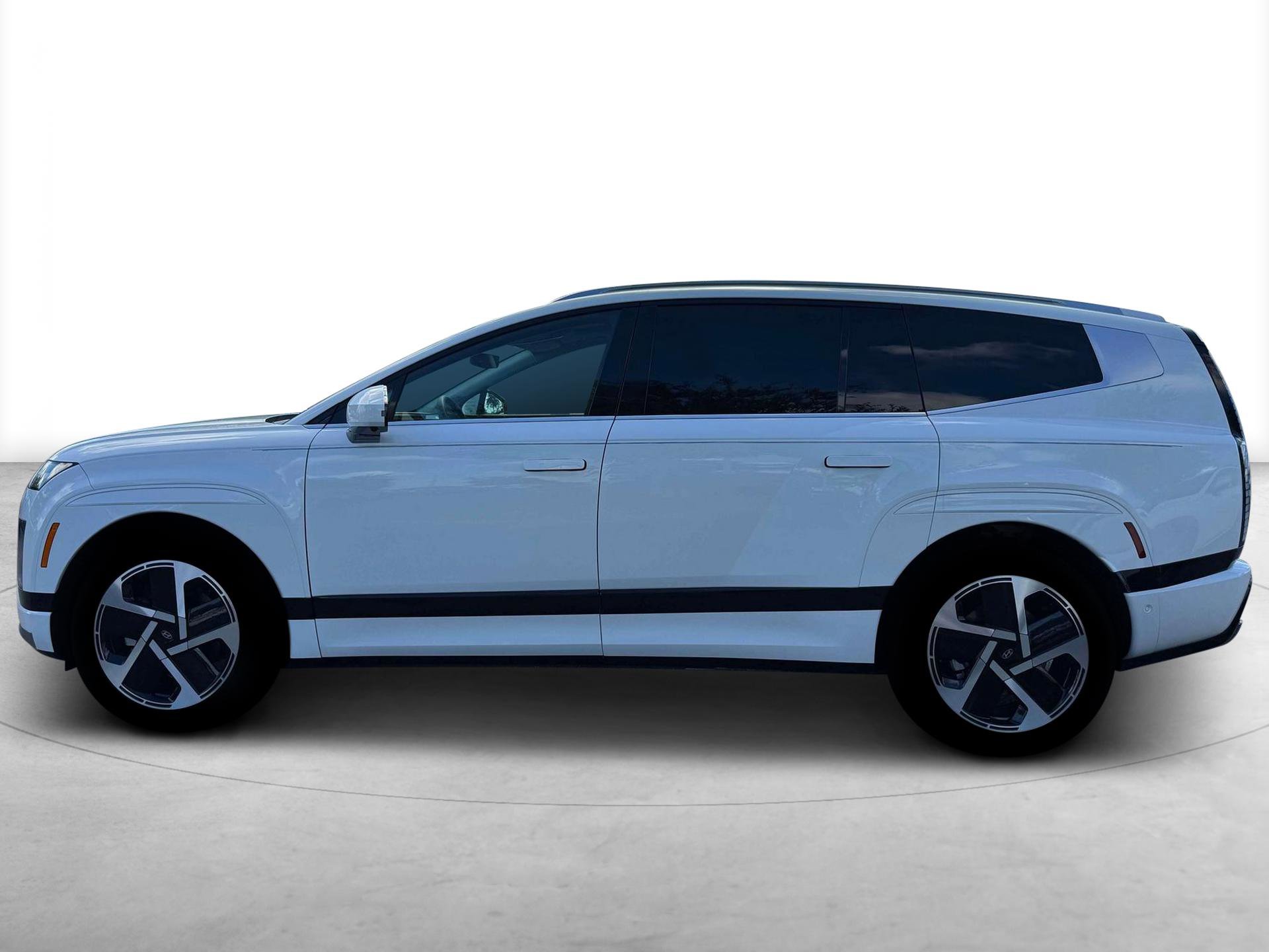 New 2026 Hyundai Ioniq 9 Calligraphy image 3