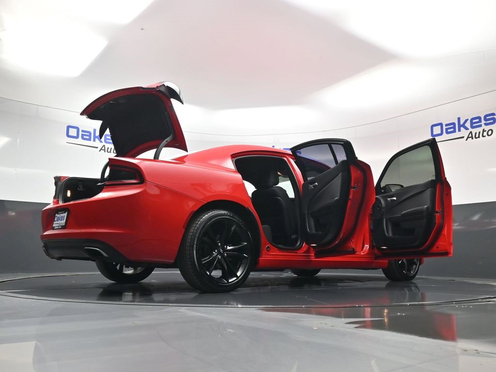 Used 2018 Dodge Charger SXT w/ Blacktop Package image 58