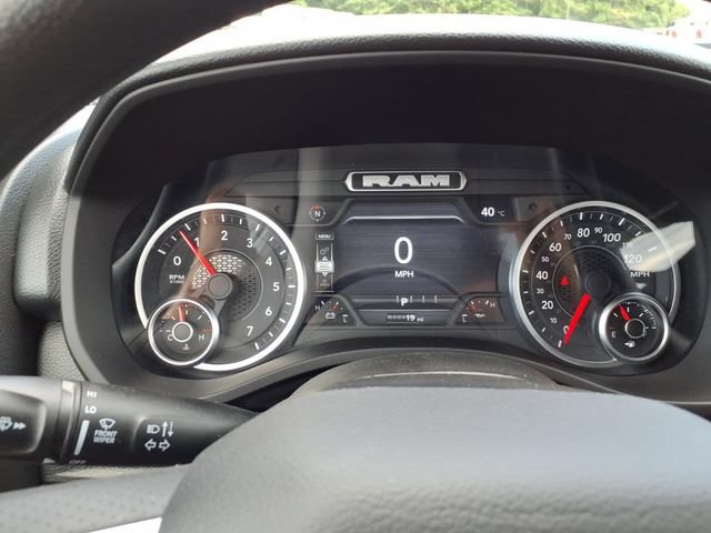 New 2026 RAM 1500 Express AWD/4WD image 23