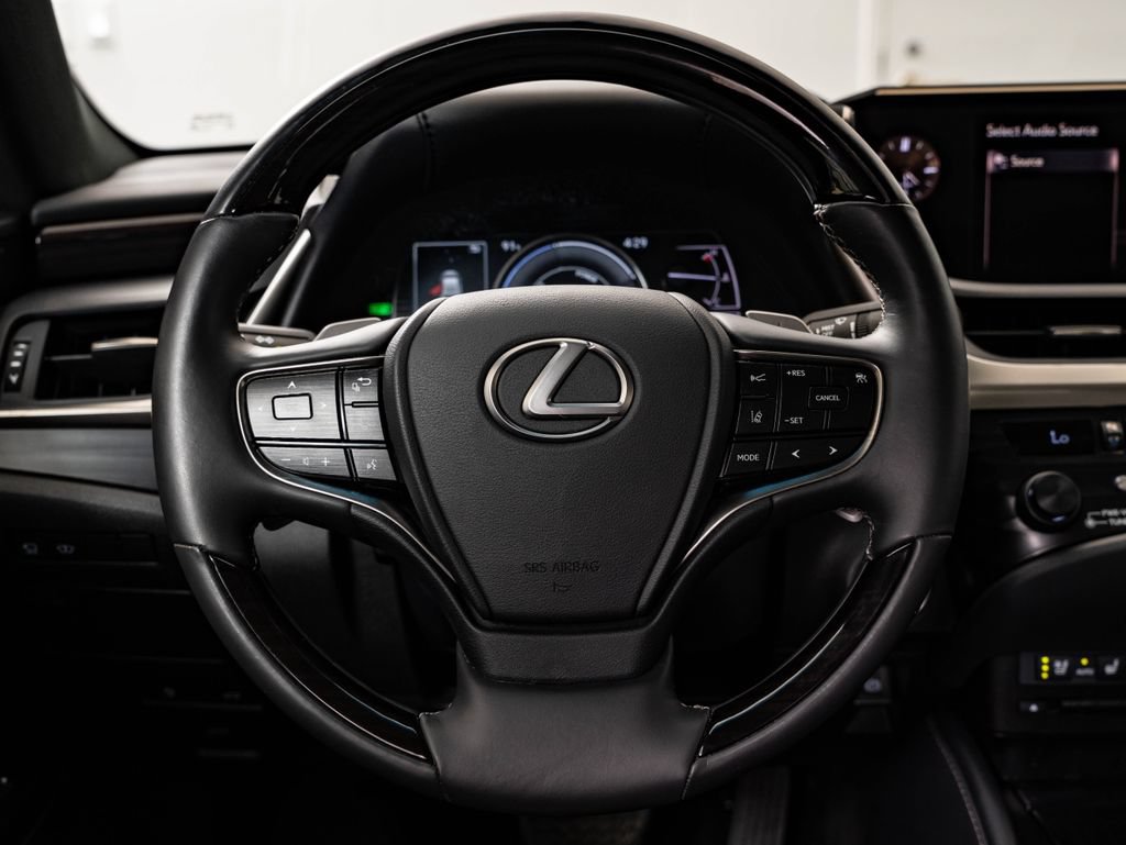 Certified 2020 Lexus ES 300h Ultra Luxury w/ Accessory Package FWD image 41
