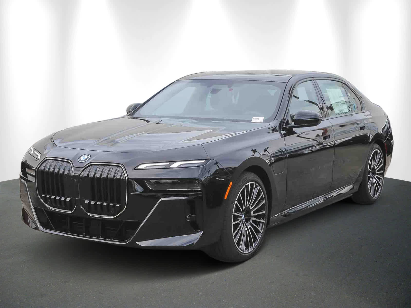 Used 2025 BMW 750e xDrive image 3