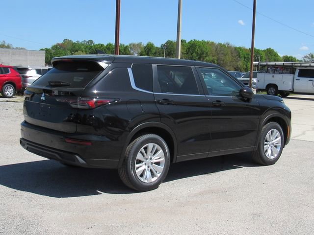 New 2026 Mitsubishi Outlander ES image 3