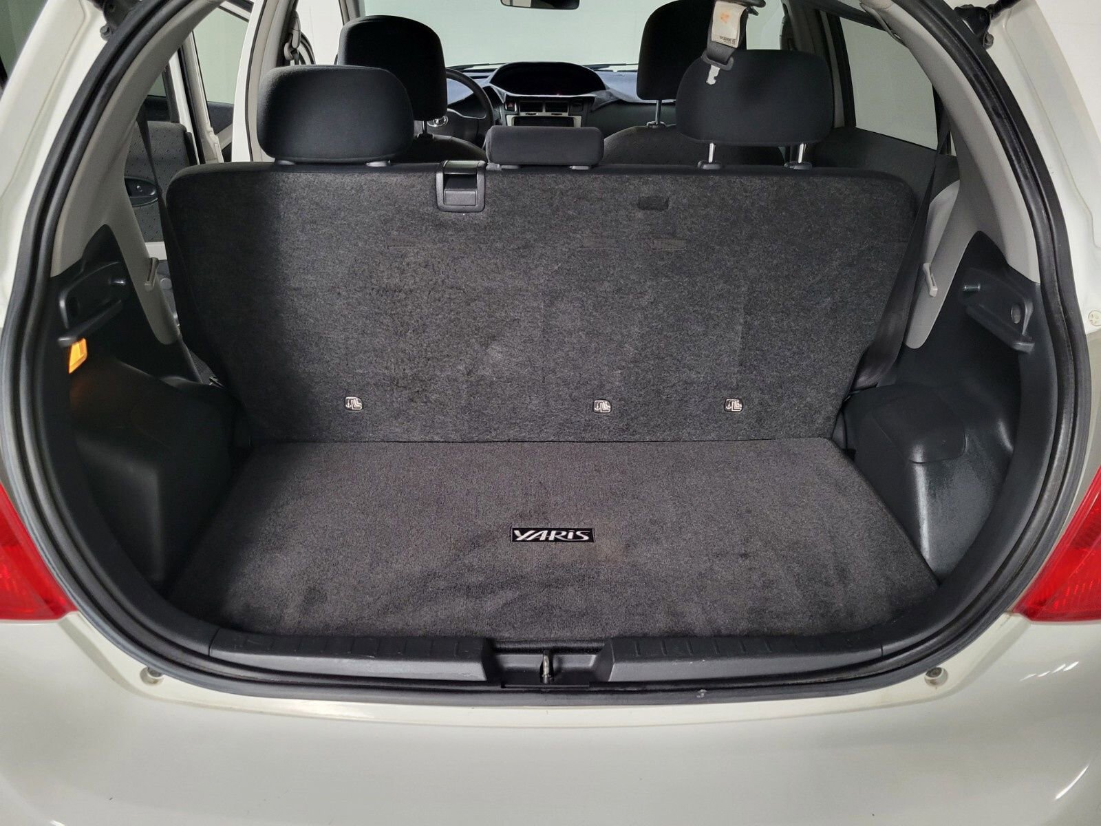 Used 2009 Toyota Yaris 4-Door Hatchback image 20