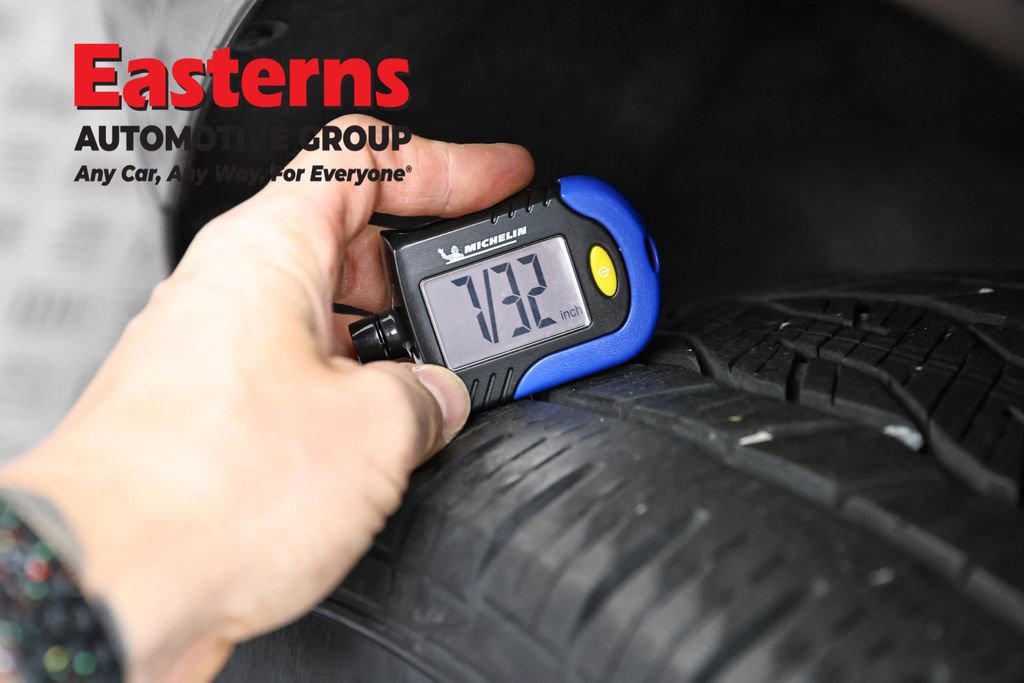 Used 2021 Buick Enclave Essence w/ Sport Touring Edition image 31