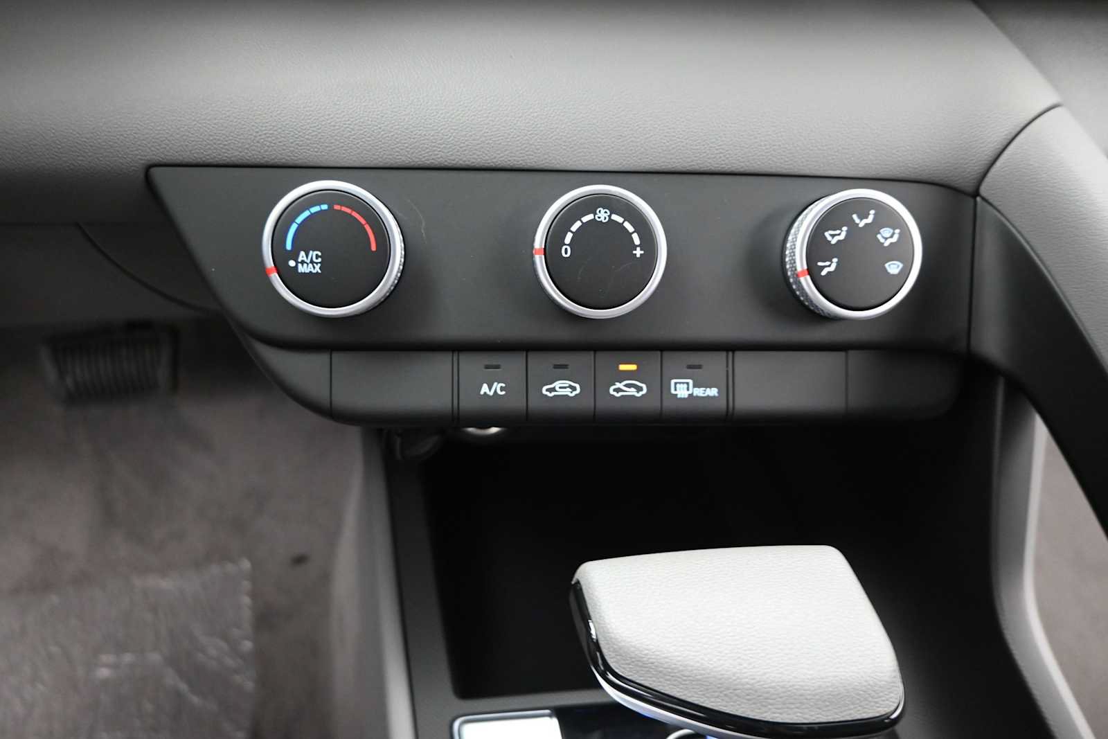 New 2026 Hyundai Elantra SE FWD image 19