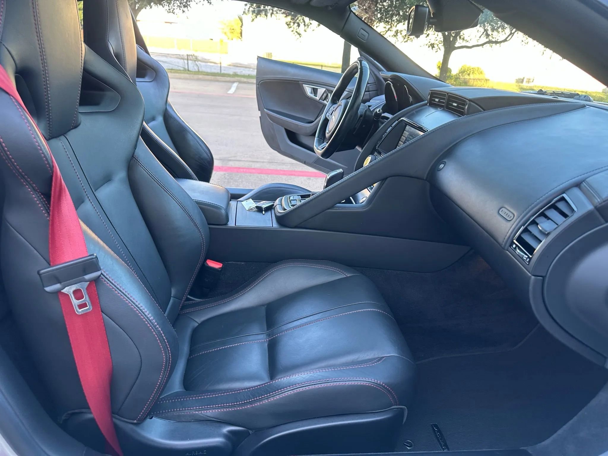 Used 2016 Jaguar F-TYPE S image 17