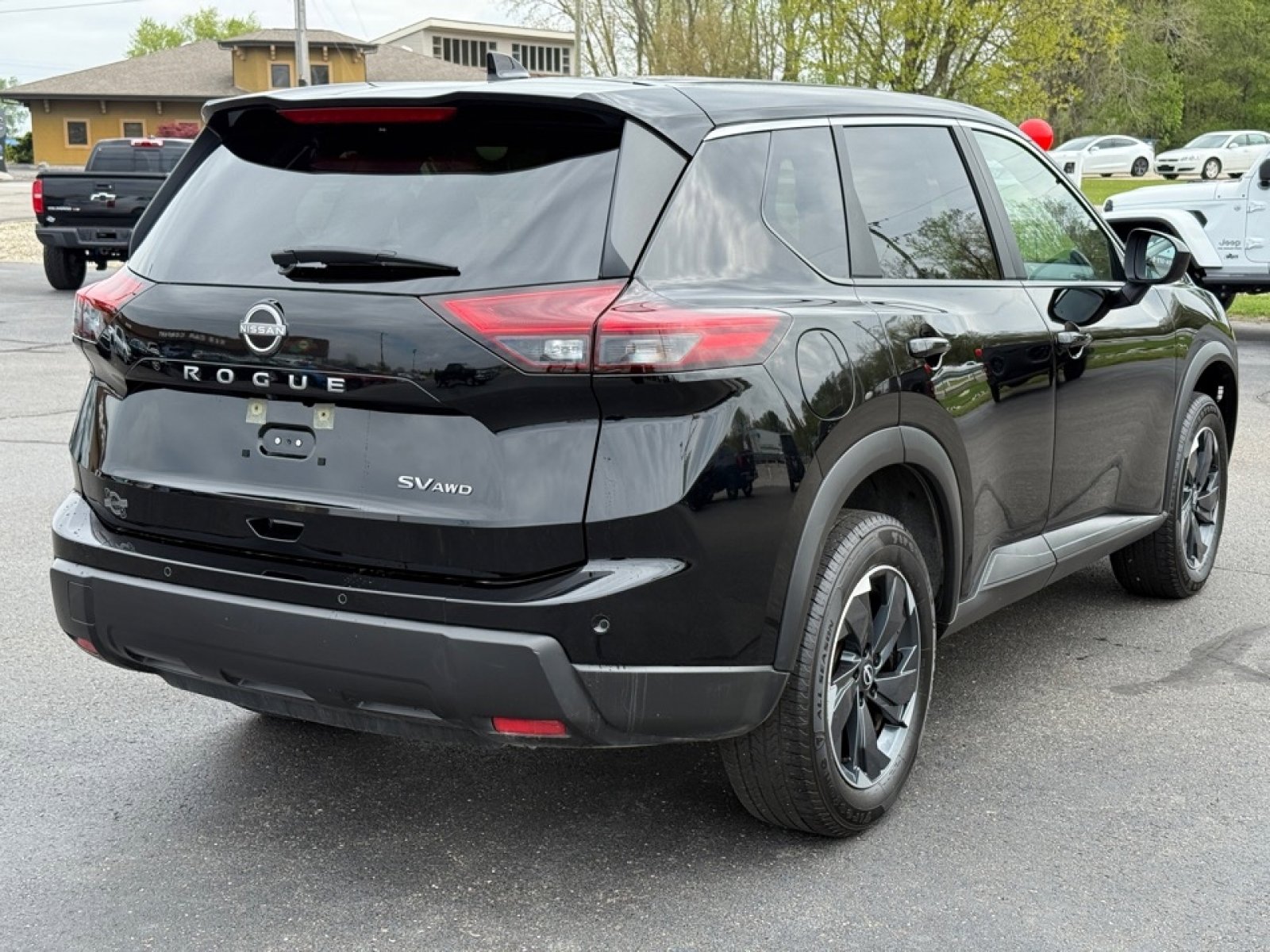 Used 2024 Nissan Rogue SV image 8