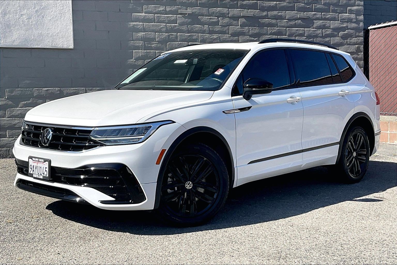 Certified 2022 Volkswagen Tiguan SE R-Line FWD image 12