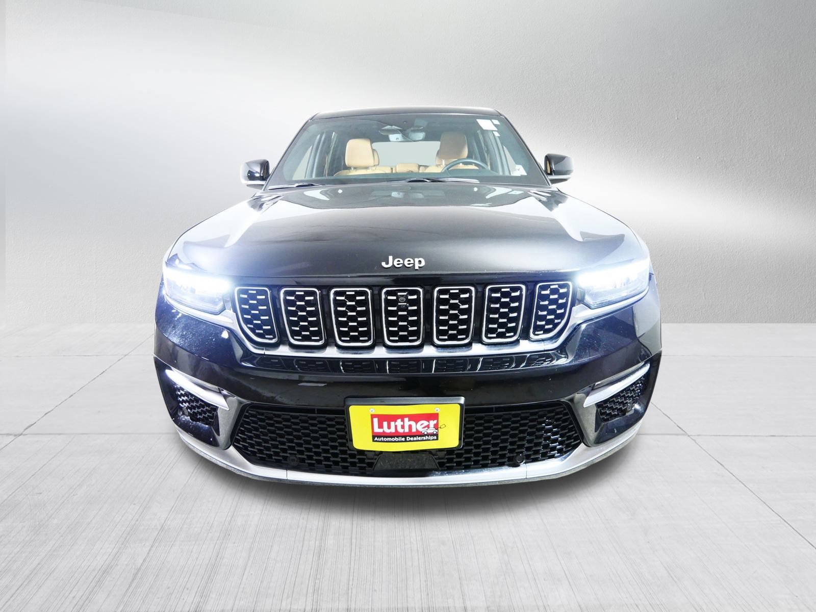 Used 2023 Jeep Grand Cherokee Summit w/ Luxury Tech Group V video 2