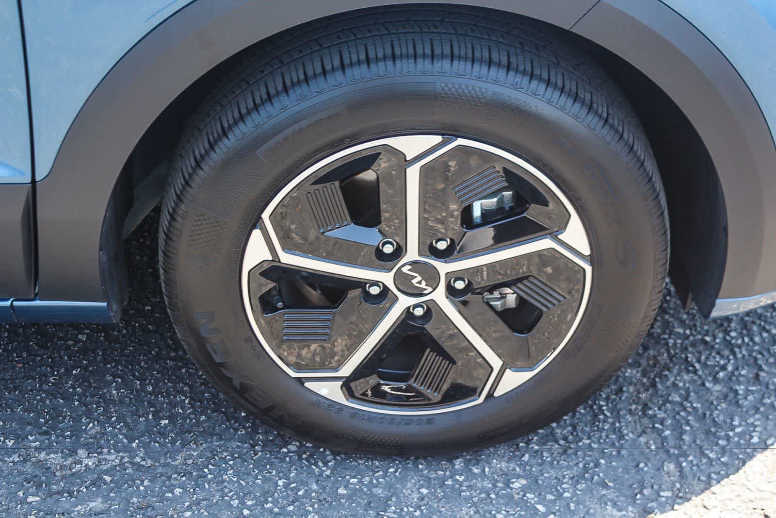 Used 2025 Kia Niro EX FWD image 12