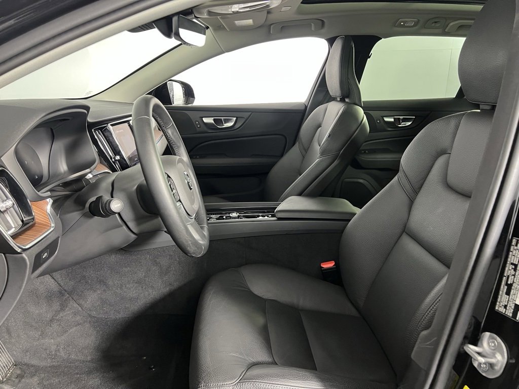 Used 2025 Volvo V60 B5 Cross Country Plus image 23