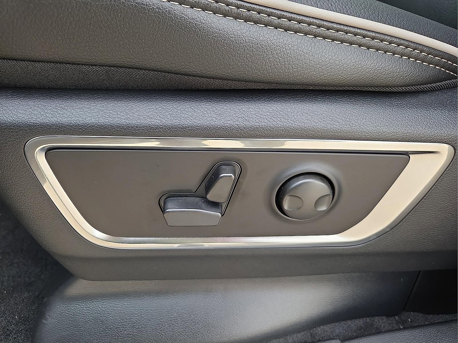 New 2026 RAM 1500 Laramie w/ Night Edition image 15