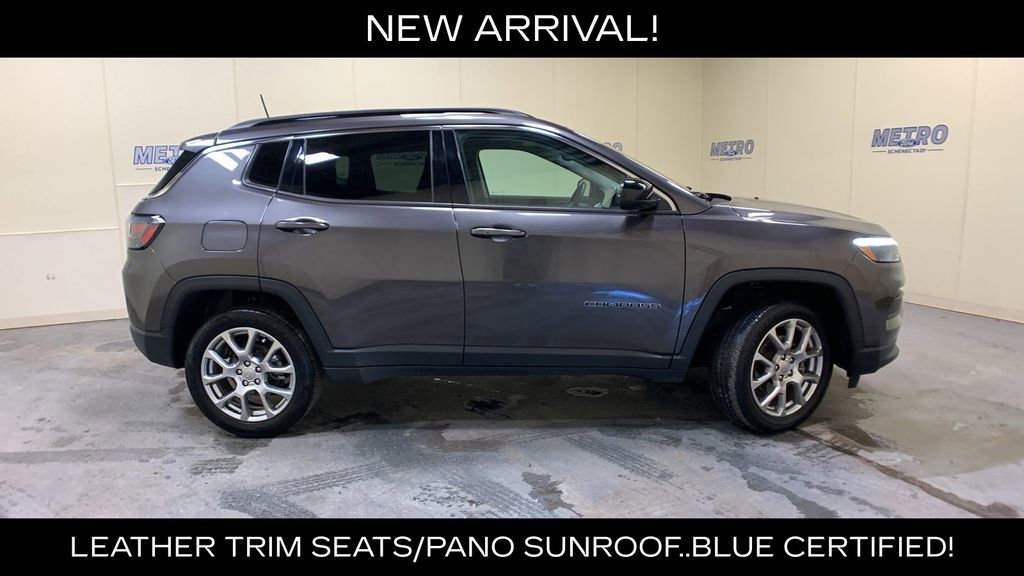 Used 2022 Jeep Compass Latitude w/ Sun and Sound Group AWD/4WD image 2