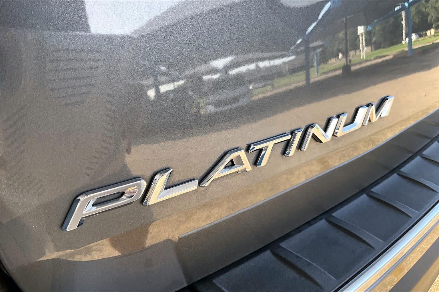 Used 2022 Ford Explorer Platinum w/ Equipment Group 601A AWD/4WD image 10