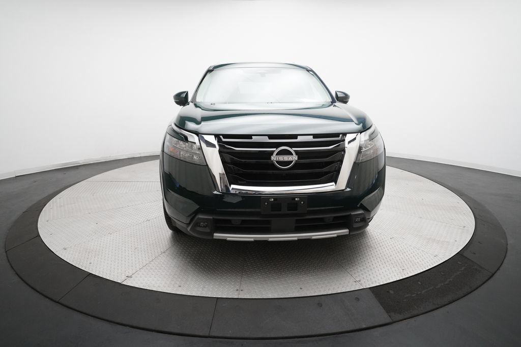 Used 2025 Nissan Pathfinder Platinum AWD/4WD image 11