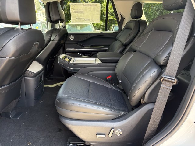 New 2026 Lincoln Navigator Reserve AWD/4WD image 15