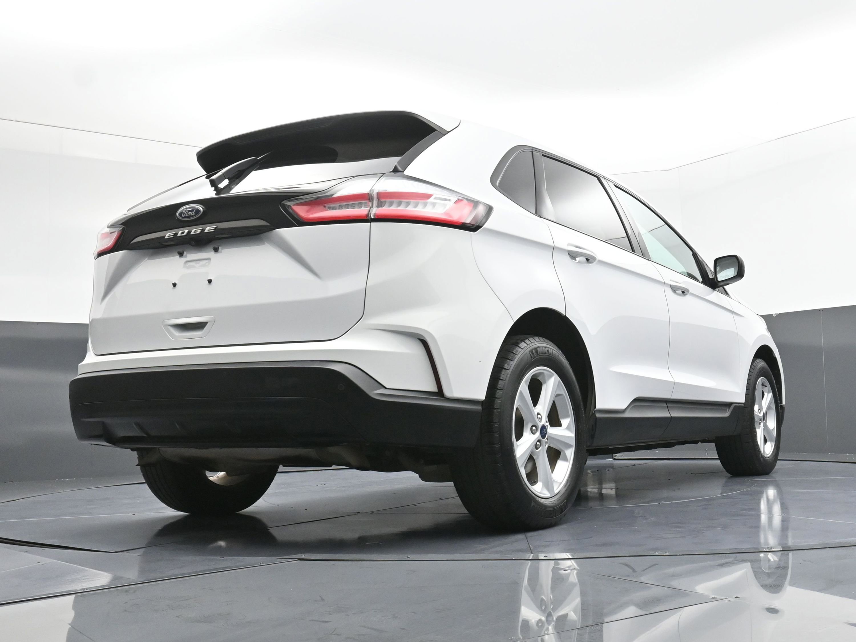 Used 2021 Ford Edge SE image 28