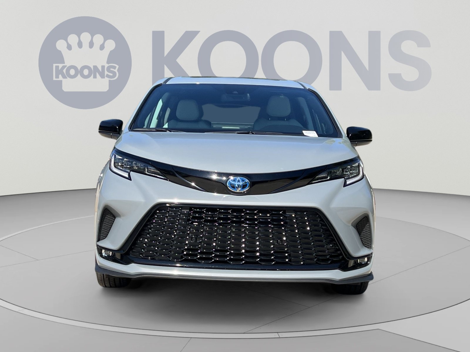 Used 2025 Toyota Sienna XSE w/ XSE Plus Package FWD image 11