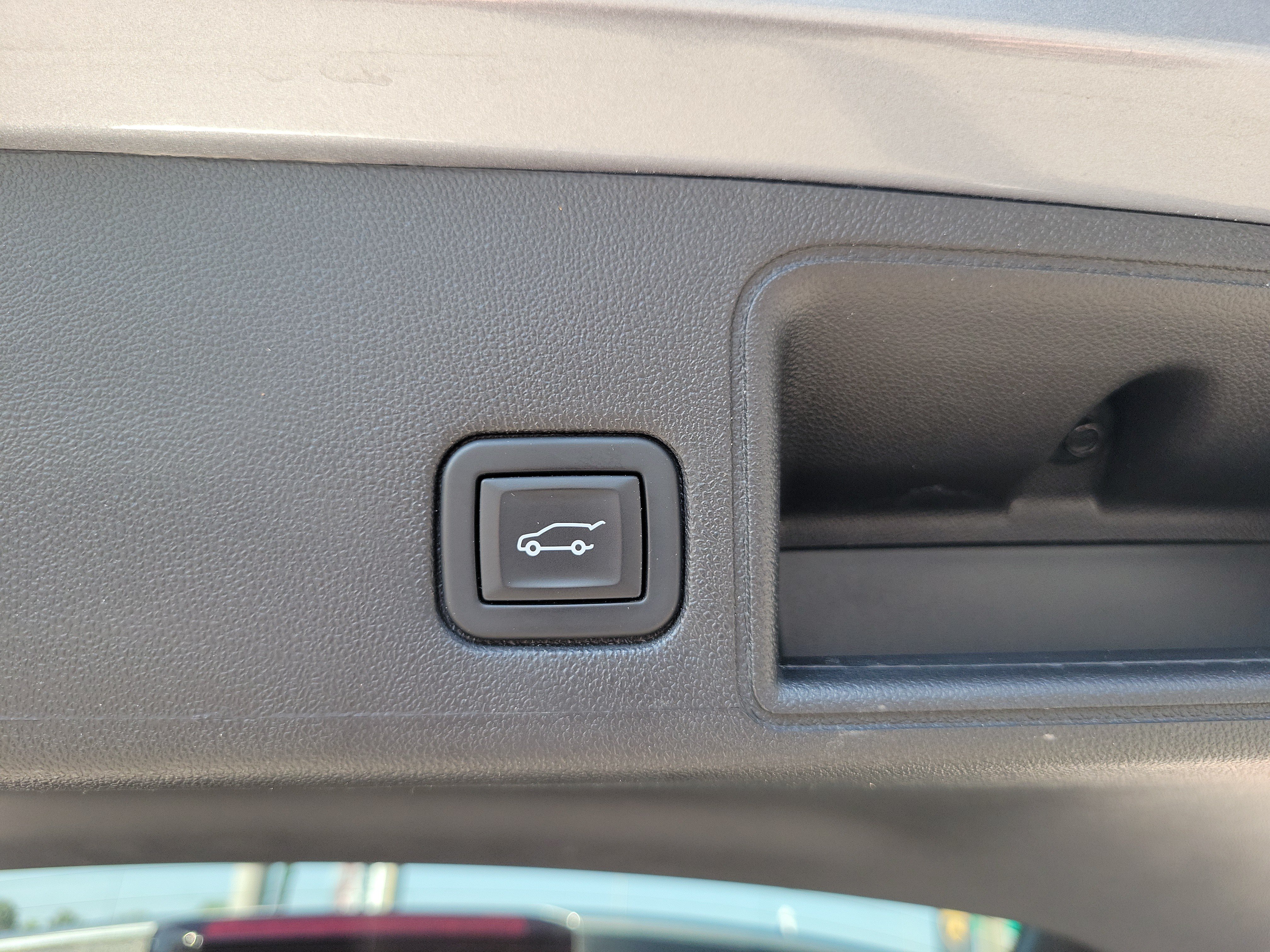 Used 2023 GMC Terrain SLT FWD image 17